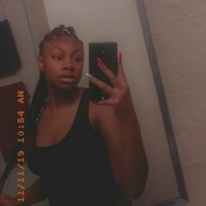 Meet your Posher, Larionna